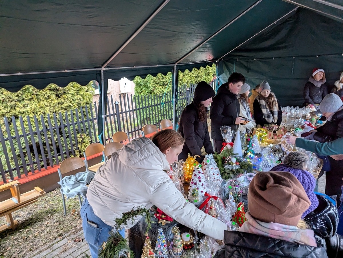 Jarmark świąteczny w Olszewie-Borkach [8.12.2024] - zdjęcie #34 - eOstroleka.pl