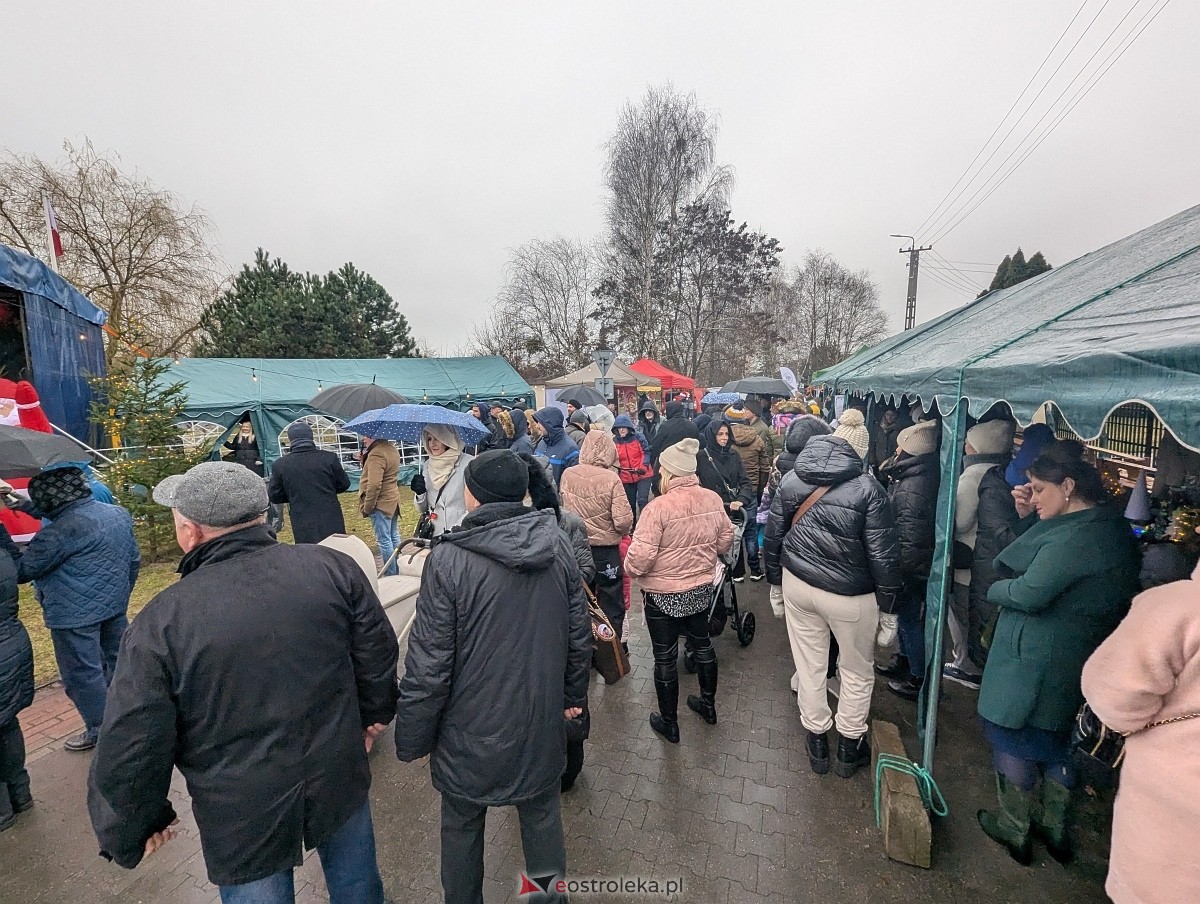Jarmark świąteczny w Olszewie-Borkach [8.12.2024] - zdjęcie #25 - eOstroleka.pl