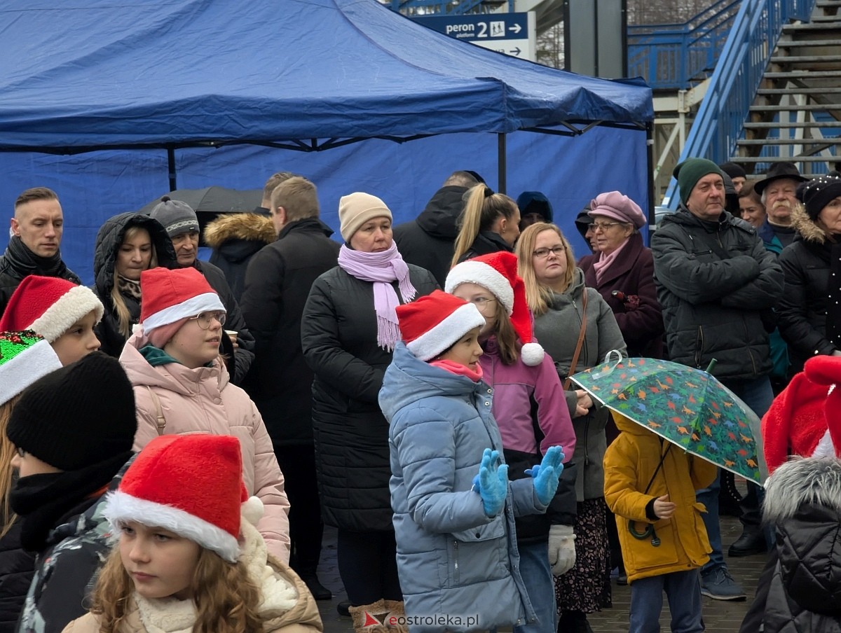 Spotkanie wigilijne na Stacji w Ostrołęce [8.12.2024] - zdjęcie #3 - eOstroleka.pl