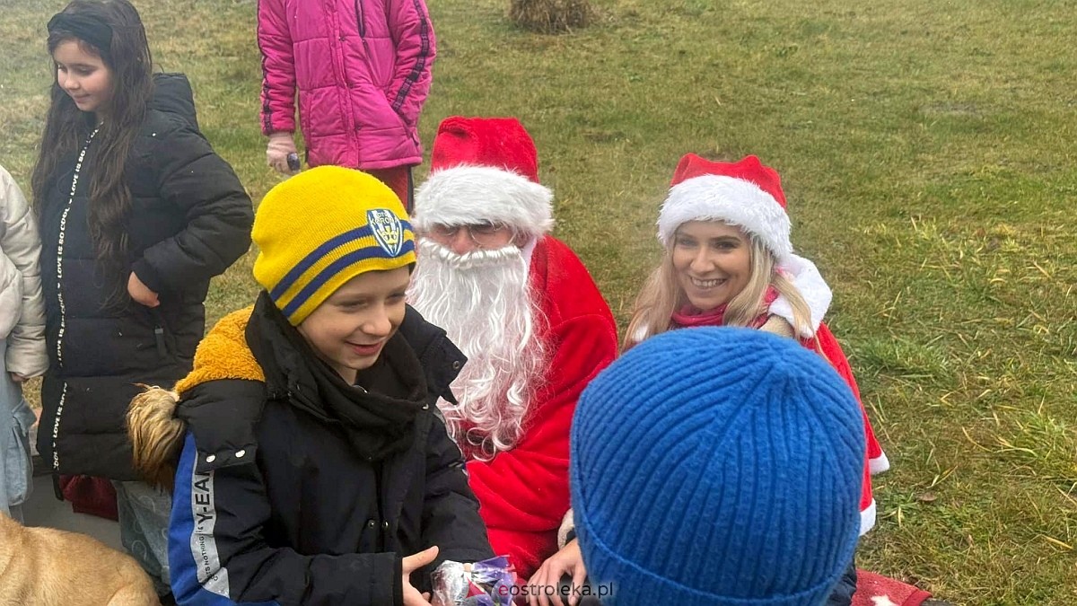 Wigilia osiedla Łazek [8.12.2024] - zdjęcie #16 - eOstroleka.pl