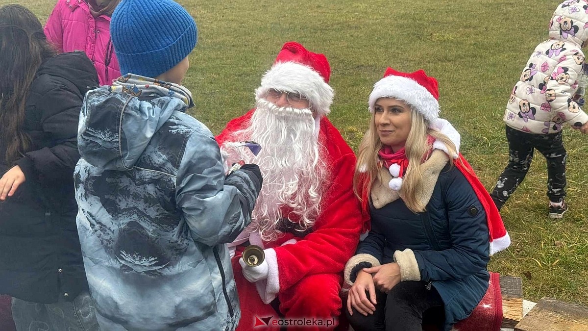 Wigilia osiedla Łazek [8.12.2024] - zdjęcie #8 - eOstroleka.pl