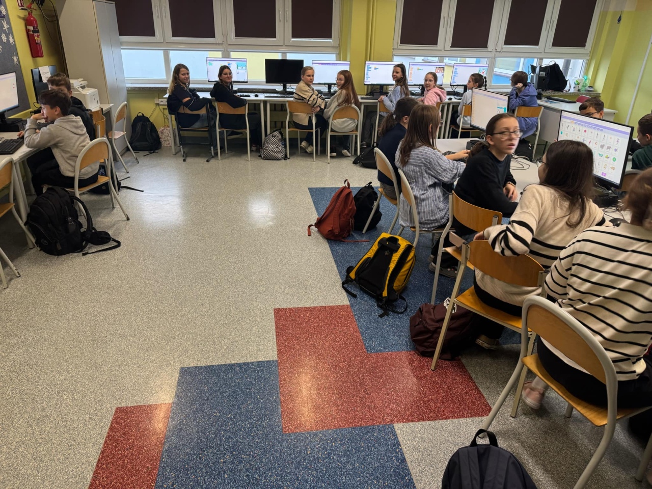 Informatyczna magia świąt w SP 10 w Ostrołęce - zdjęcie #12 - eOstroleka.pl