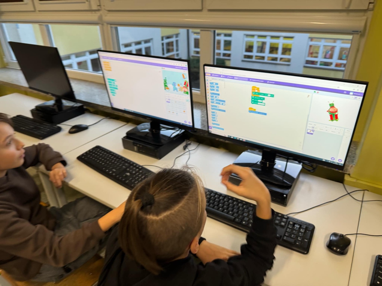 Informatyczna magia świąt w SP 10 w Ostrołęce - zdjęcie #18 - eOstroleka.pl