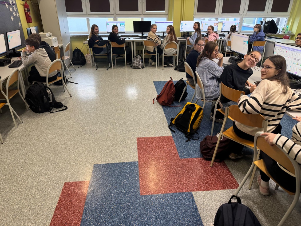 Informatyczna magia świąt w SP 10 w Ostrołęce - zdjęcie #13 - eOstroleka.pl