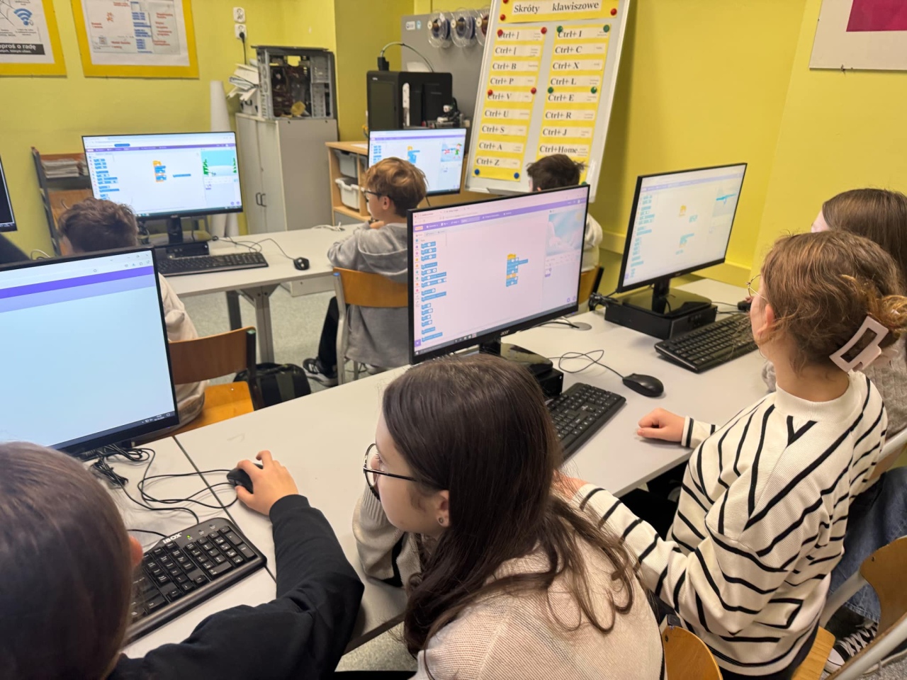 Informatyczna magia świąt w SP 10 w Ostrołęce - zdjęcie #8 - eOstroleka.pl