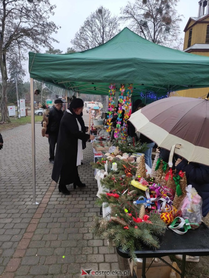 Kiermasz świąteczny w Dąbrówce [8.12.2024] - zdjęcie #1 - eOstroleka.pl