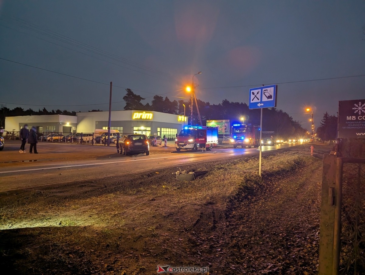 Wypadek na Stacha Konwy w Ostrołęce [09.12.2024] - zdjęcie #8 - eOstroleka.pl