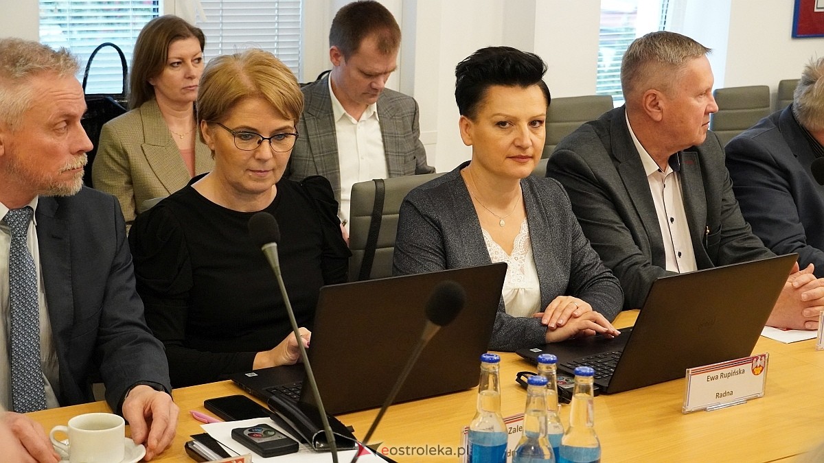 IX sesja Rady Powiatu w Ostrołęce [11.12.2024] - zdjęcie #36 - eOstroleka.pl