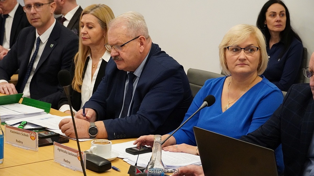 IX sesja Rady Powiatu w Ostrołęce [11.12.2024] - zdjęcie #12 - eOstroleka.pl