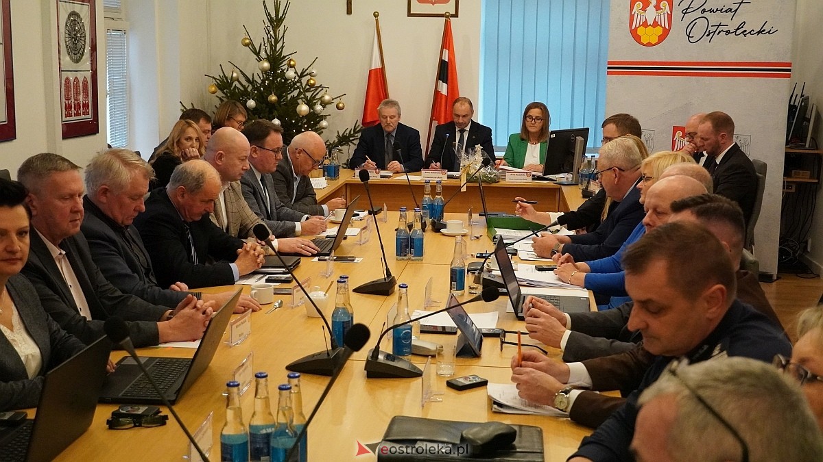 IX sesja Rady Powiatu w Ostrołęce [11.12.2024] - zdjęcie #2 - eOstroleka.pl