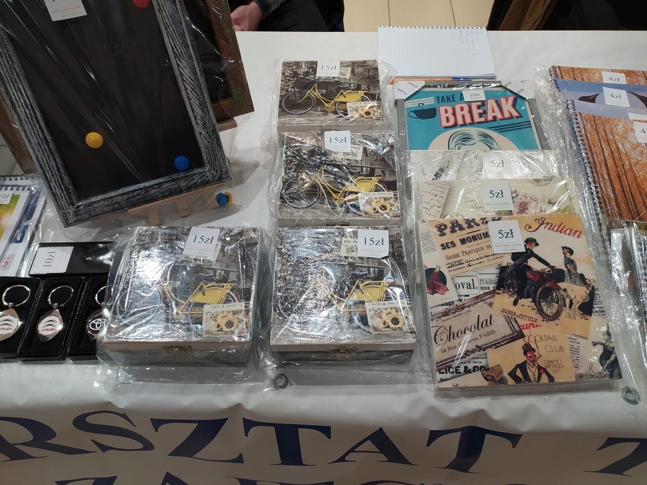 Świąteczny kiermasz WTZ Motylki w Galerii Bursztynowej [11.12.2024] - zdjęcie #11 - eOstroleka.pl