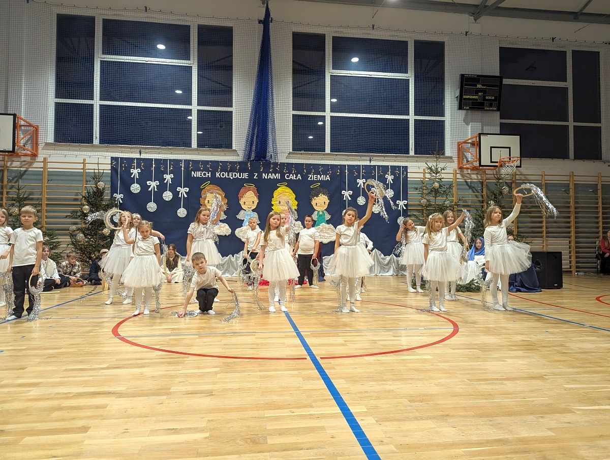 Bożonarodzeniowy Koncert Kolęd w SP w Białobieli [12.12.2024] - zdjęcie #20 - eOstroleka.pl