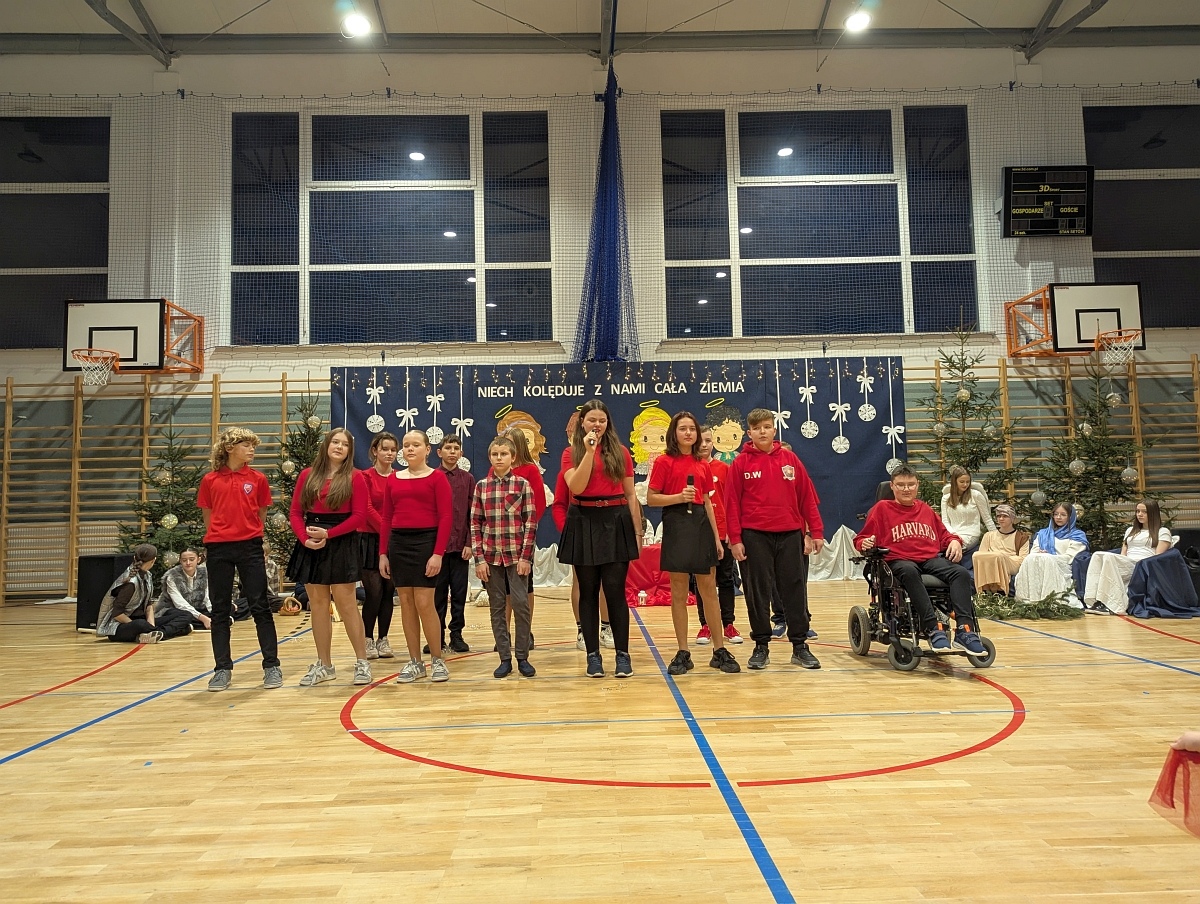 Bożonarodzeniowy Koncert Kolęd w SP w Białobieli [12.12.2024] - zdjęcie #14 - eOstroleka.pl