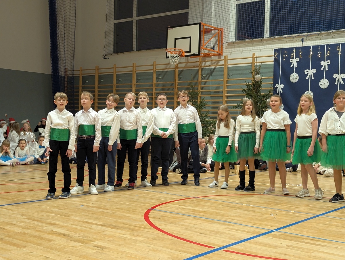 Bożonarodzeniowy Koncert Kolęd w SP w Białobieli [12.12.2024] - zdjęcie #8 - eOstroleka.pl