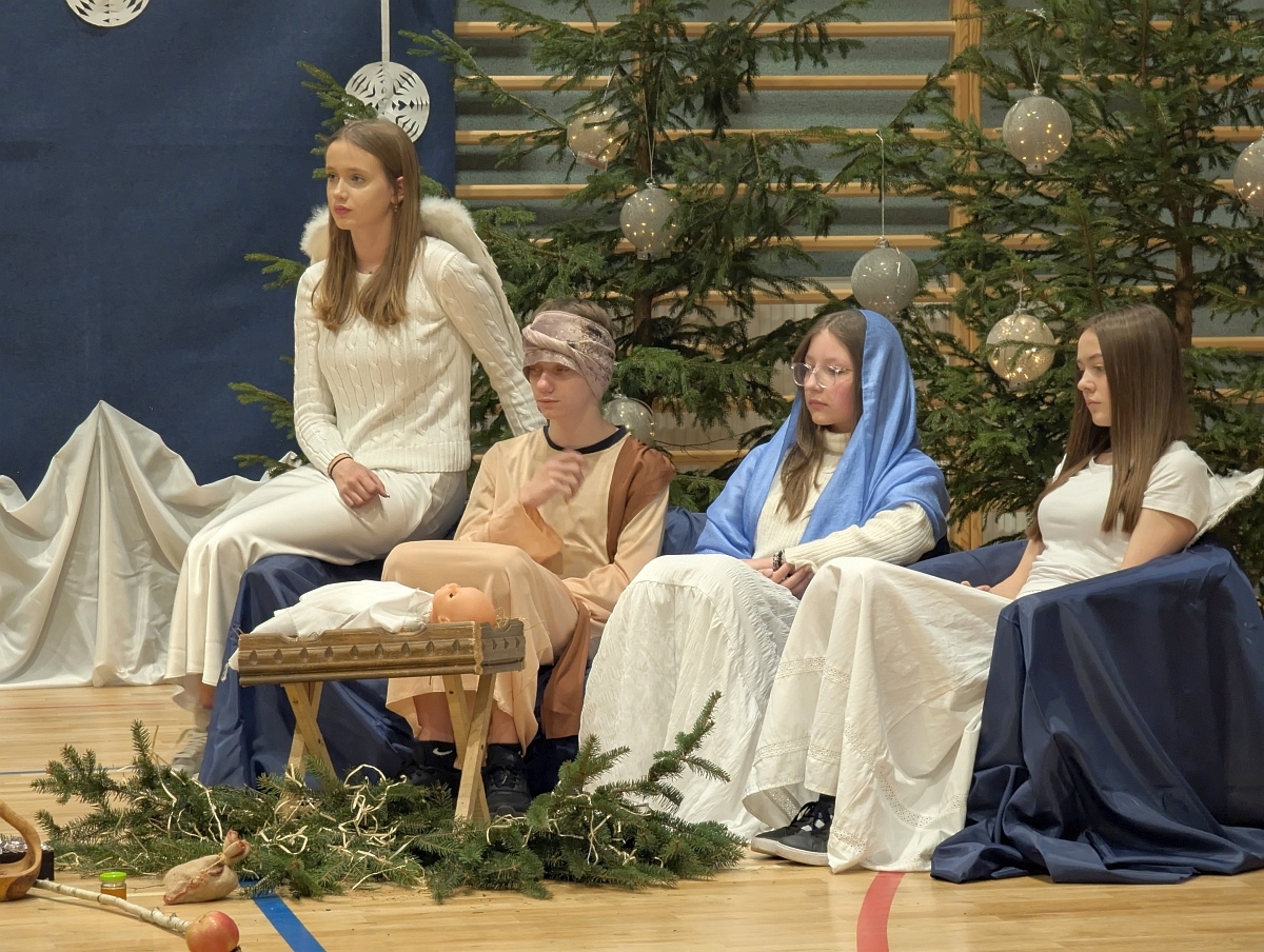 Bożonarodzeniowy Koncert Kolęd w SP w Białobieli [12.12.2024] - zdjęcie #7 - eOstroleka.pl