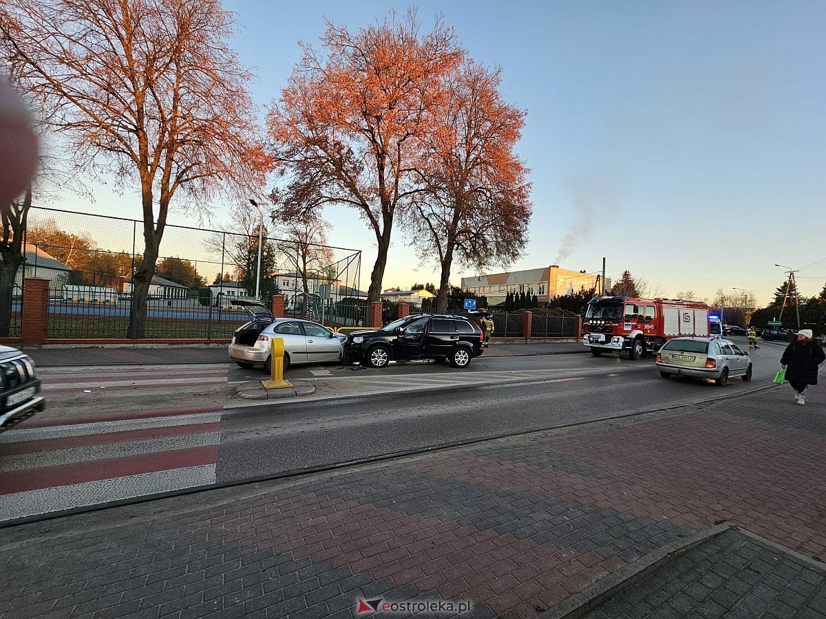 Wypadek na ul. Ostrołęckiej w Goworowie [13.12.2024] - zdjęcie #18 - eOstroleka.pl
