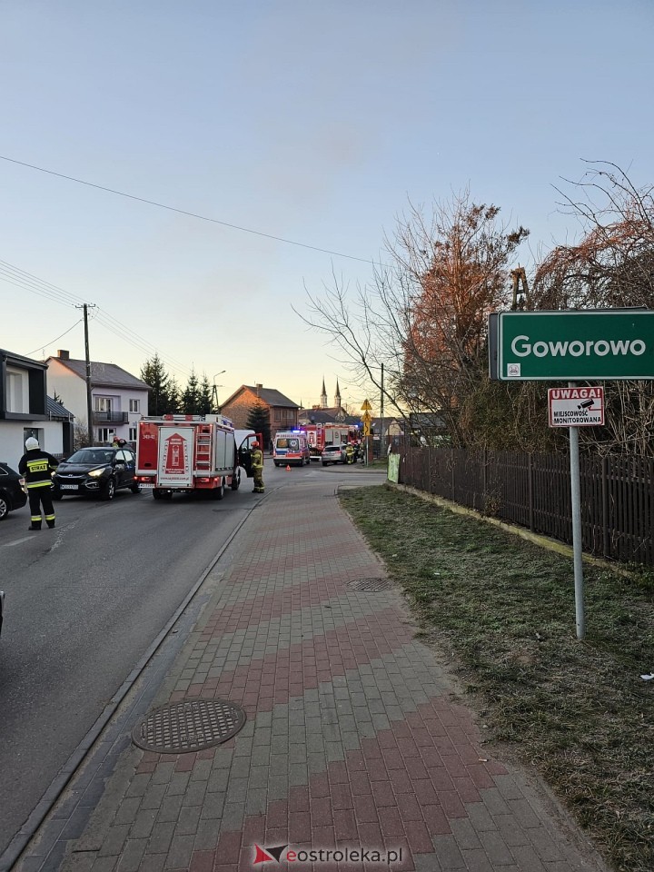 Wypadek na ul. Ostrołęckiej w Goworowie [13.12.2024] - zdjęcie #8 - eOstroleka.pl