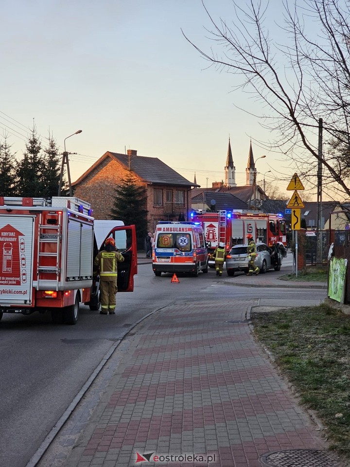 Wypadek na ul. Ostrołęckiej w Goworowie [13.12.2024] - zdjęcie #7 - eOstroleka.pl