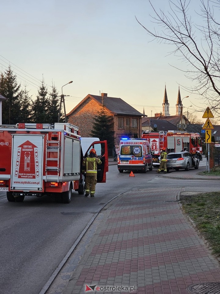 Wypadek na ul. Ostrołęckiej w Goworowie [13.12.2024] - zdjęcie #4 - eOstroleka.pl