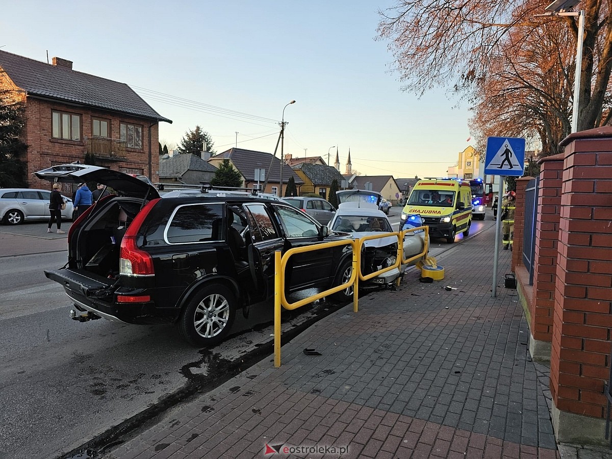 Wypadek na ul. Ostrołęckiej w Goworowie [13.12.2024] - zdjęcie #2 - eOstroleka.pl