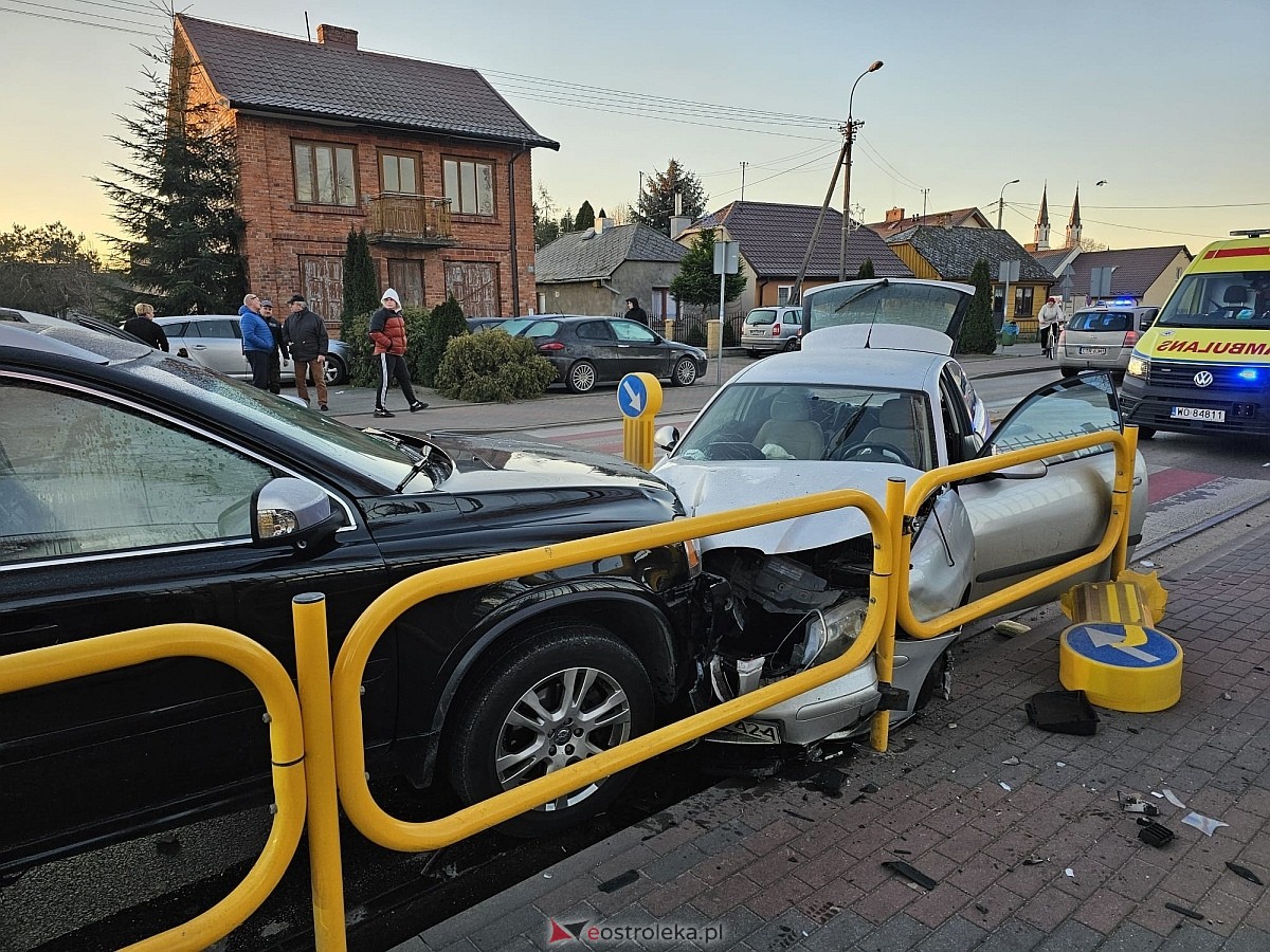 Wypadek na ul. Ostrołęckiej w Goworowie [13.12.2024] - zdjęcie #1 - eOstroleka.pl
