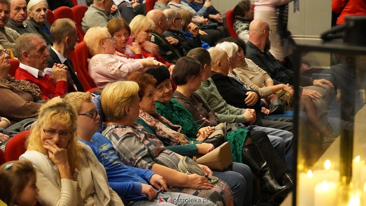 U progu Betlejem – koncert Ostrołęckiej Orkiestry Kameralnej [14.12.2024] - zdjęcie #32 - eOstroleka.pl