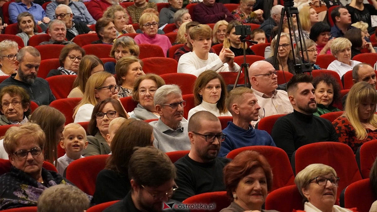 U progu Betlejem – koncert Ostrołęckiej Orkiestry Kameralnej [14.12.2024] - zdjęcie #29 - eOstroleka.pl