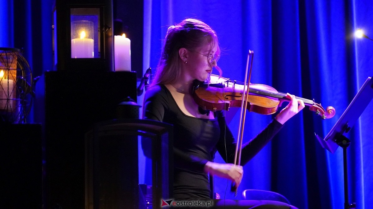 U progu Betlejem – koncert Ostrołęckiej Orkiestry Kameralnej [14.12.2024] - zdjęcie #17 - eOstroleka.pl