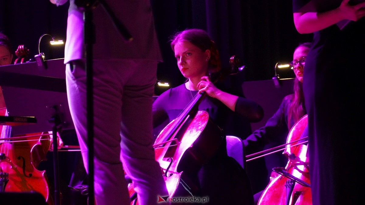 U progu Betlejem – koncert Ostrołęckiej Orkiestry Kameralnej [14.12.2024] - zdjęcie #15 - eOstroleka.pl