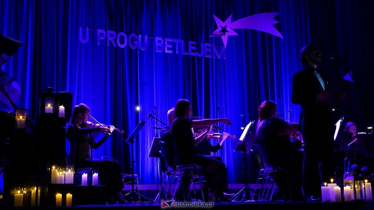 U progu Betlejem – koncert Ostrołęckiej Orkiestry Kameralnej [14.12.2024] - zdjęcie #14 - eOstroleka.pl