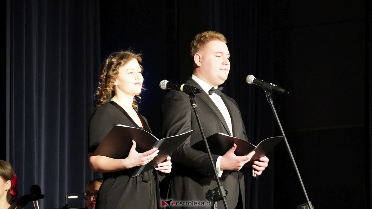 U progu Betlejem – koncert Ostrołęckiej Orkiestry Kameralnej [14.12.2024] - zdjęcie #13 - eOstroleka.pl