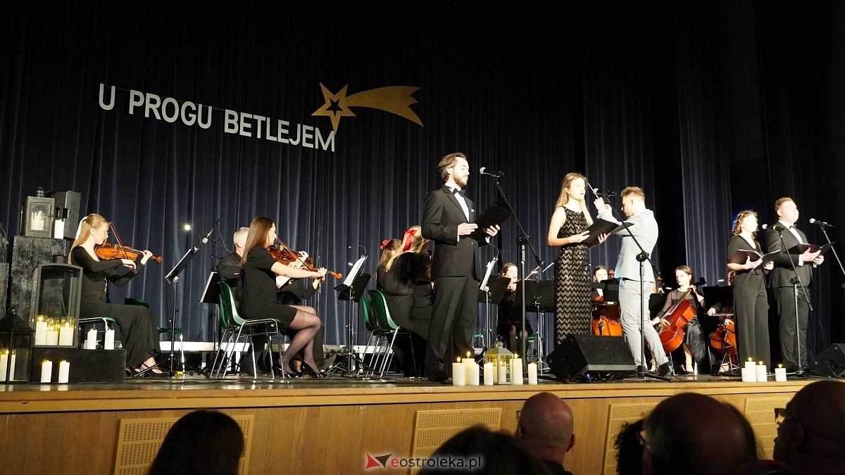 U progu Betlejem – koncert Ostrołęckiej Orkiestry Kameralnej [14.12.2024] - zdjęcie #11 - eOstroleka.pl