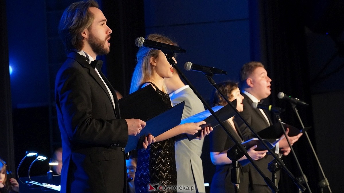 U progu Betlejem – koncert Ostrołęckiej Orkiestry Kameralnej [14.12.2024] - zdjęcie #2 - eOstroleka.pl