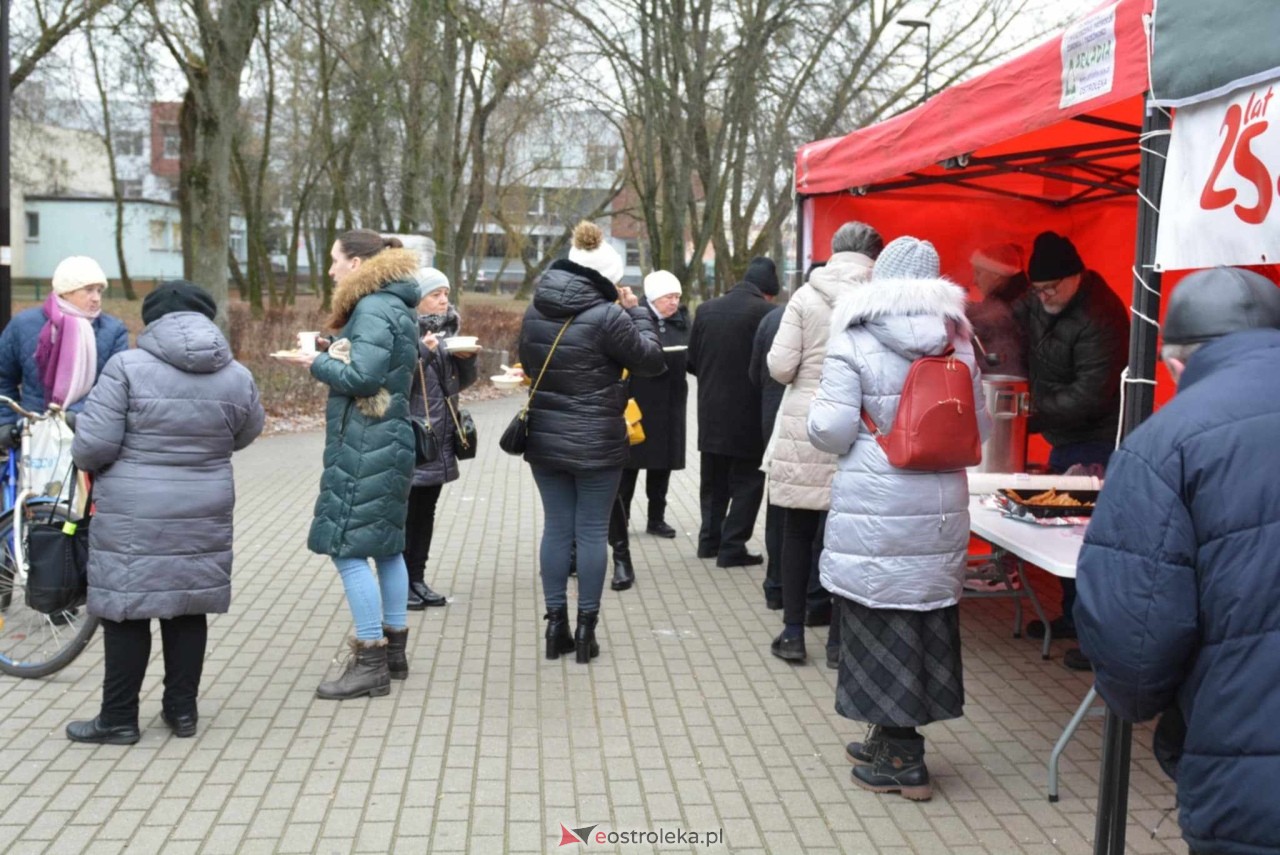Wigilia Osiedlowa na Osiedlu Parkowym [14.12.2024] - zdjęcie #51 - eOstroleka.pl