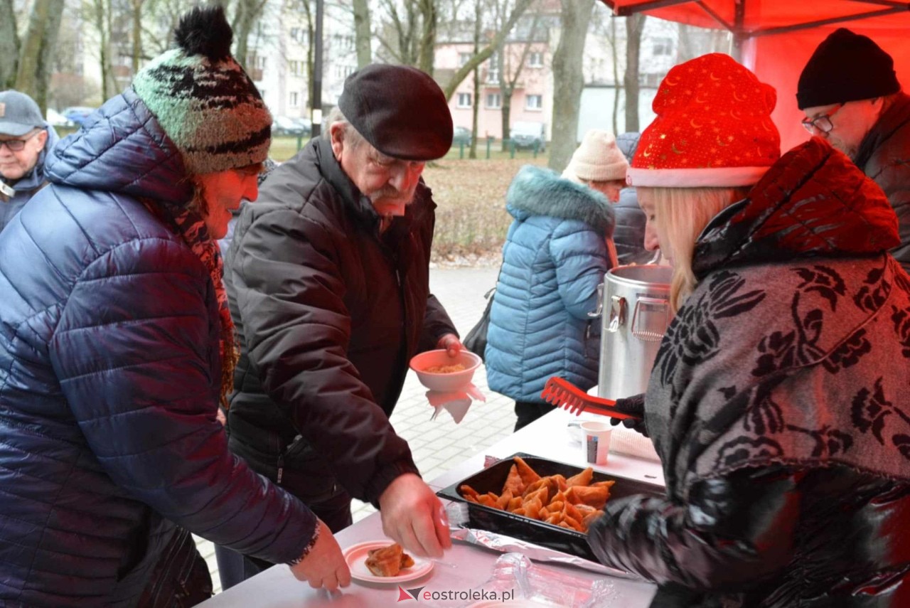 Wigilia Osiedlowa na Osiedlu Parkowym [14.12.2024] - zdjęcie #37 - eOstroleka.pl