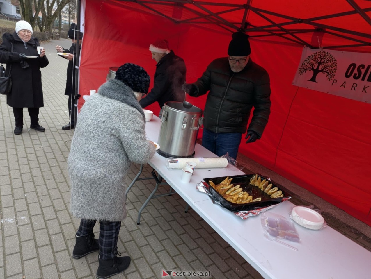 Wigilia Osiedlowa na Osiedlu Parkowym [14.12.2024] - zdjęcie #32 - eOstroleka.pl