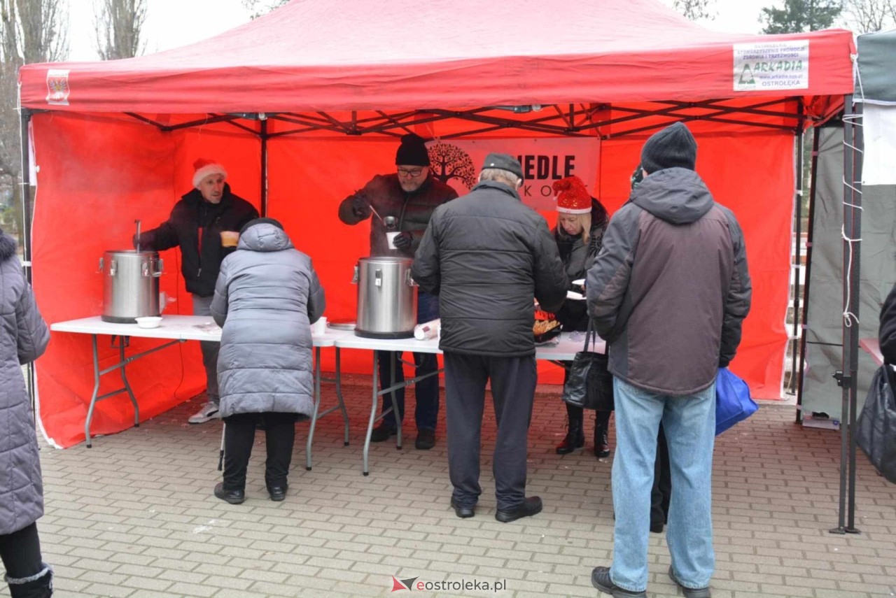Wigilia Osiedlowa na Osiedlu Parkowym [14.12.2024] - zdjęcie #24 - eOstroleka.pl