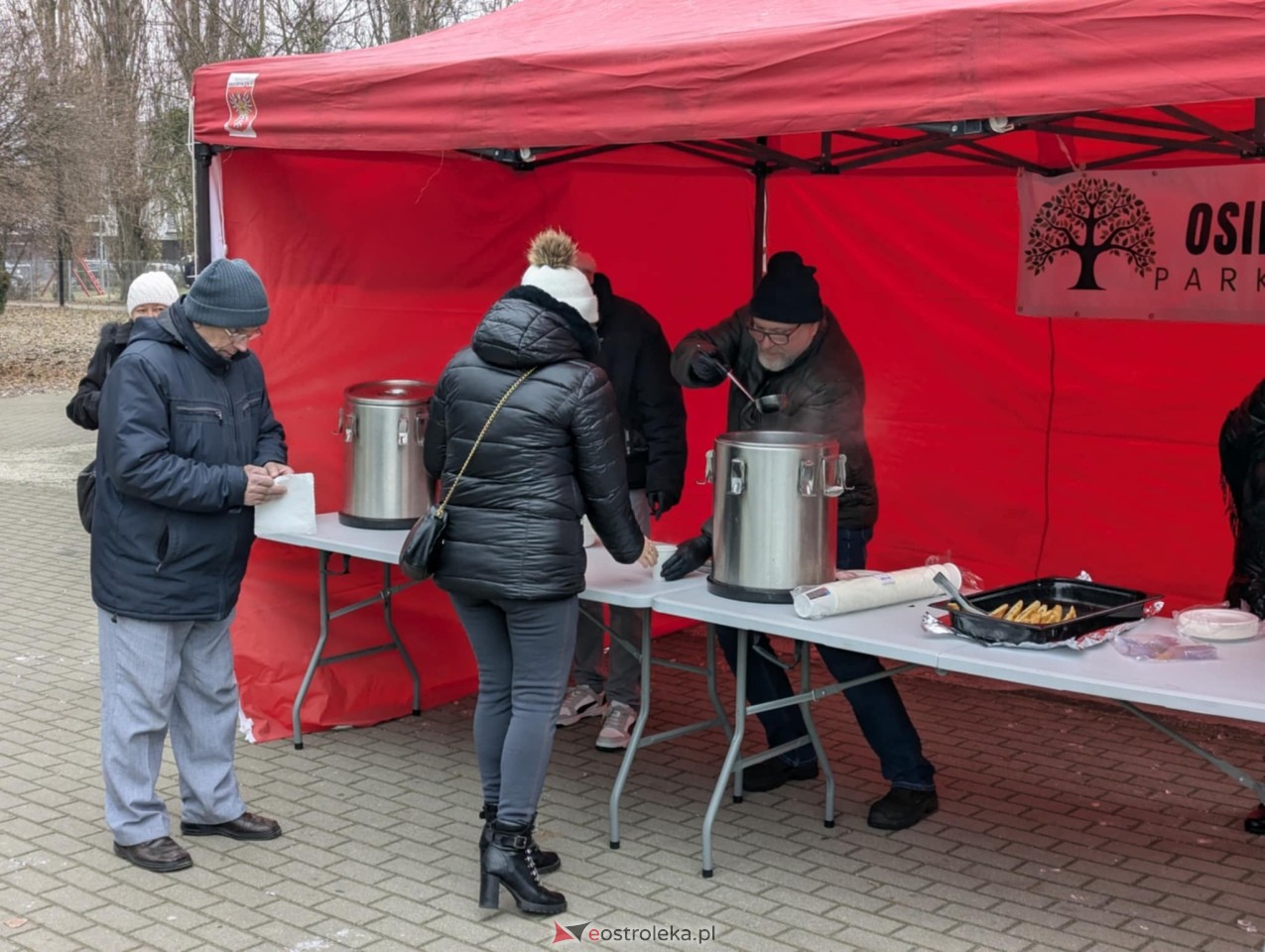 Wigilia Osiedlowa na Osiedlu Parkowym [14.12.2024] - zdjęcie #15 - eOstroleka.pl