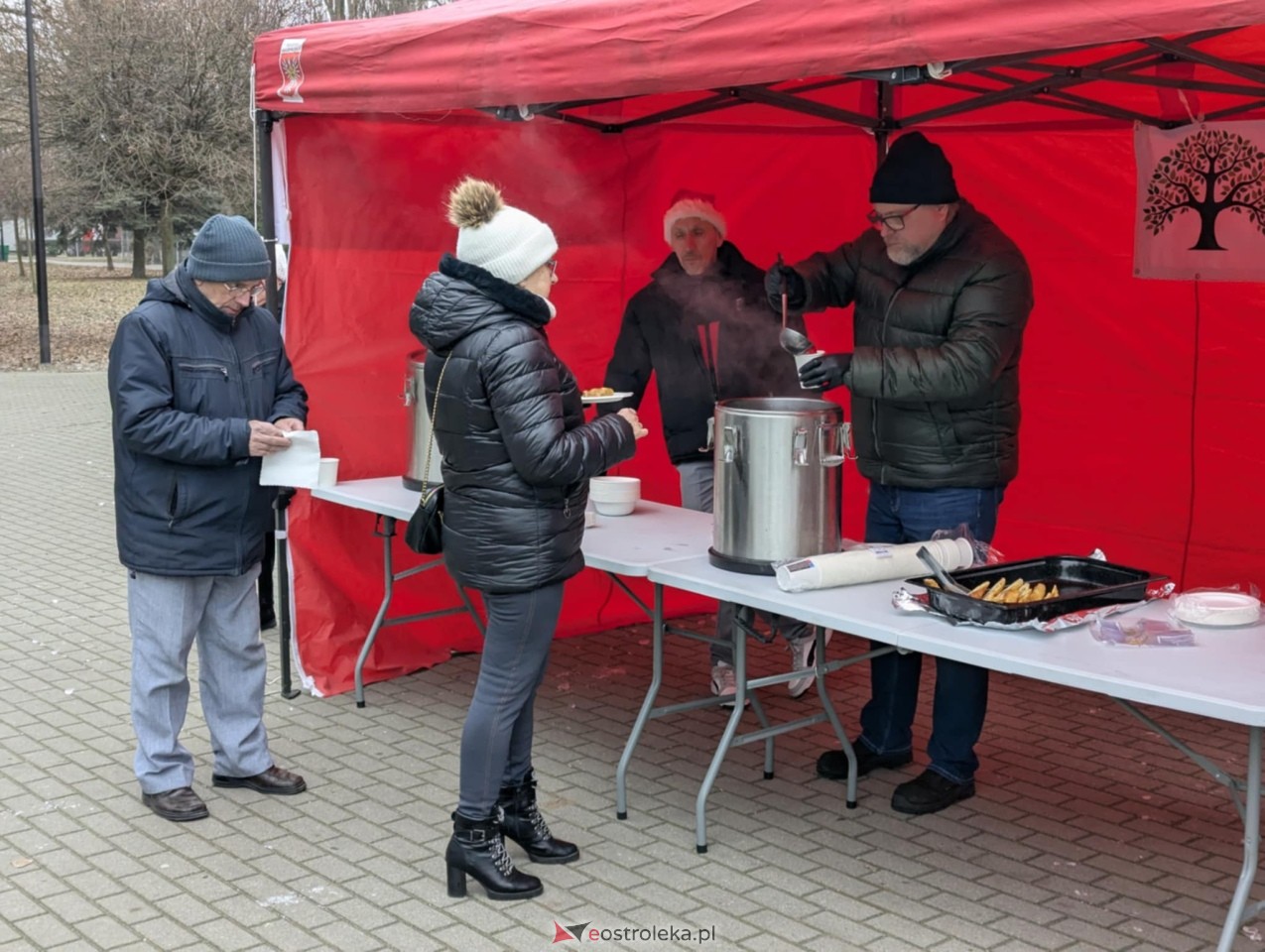 Wigilia Osiedlowa na Osiedlu Parkowym [14.12.2024] - zdjęcie #13 - eOstroleka.pl