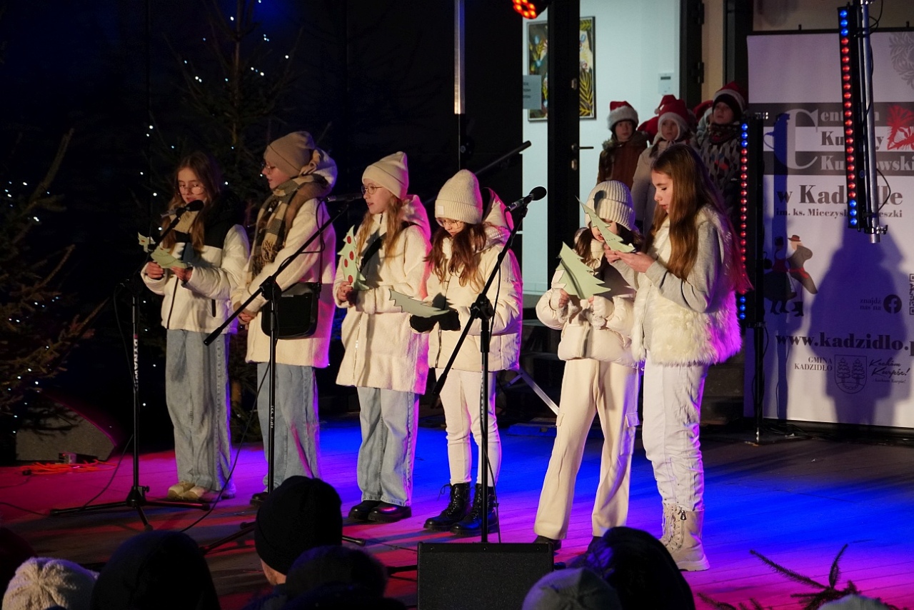 Jarmark Bożonarodzeniowy w Kadzidle [14.12.2024] - zdjęcie #52 - eOstroleka.pl