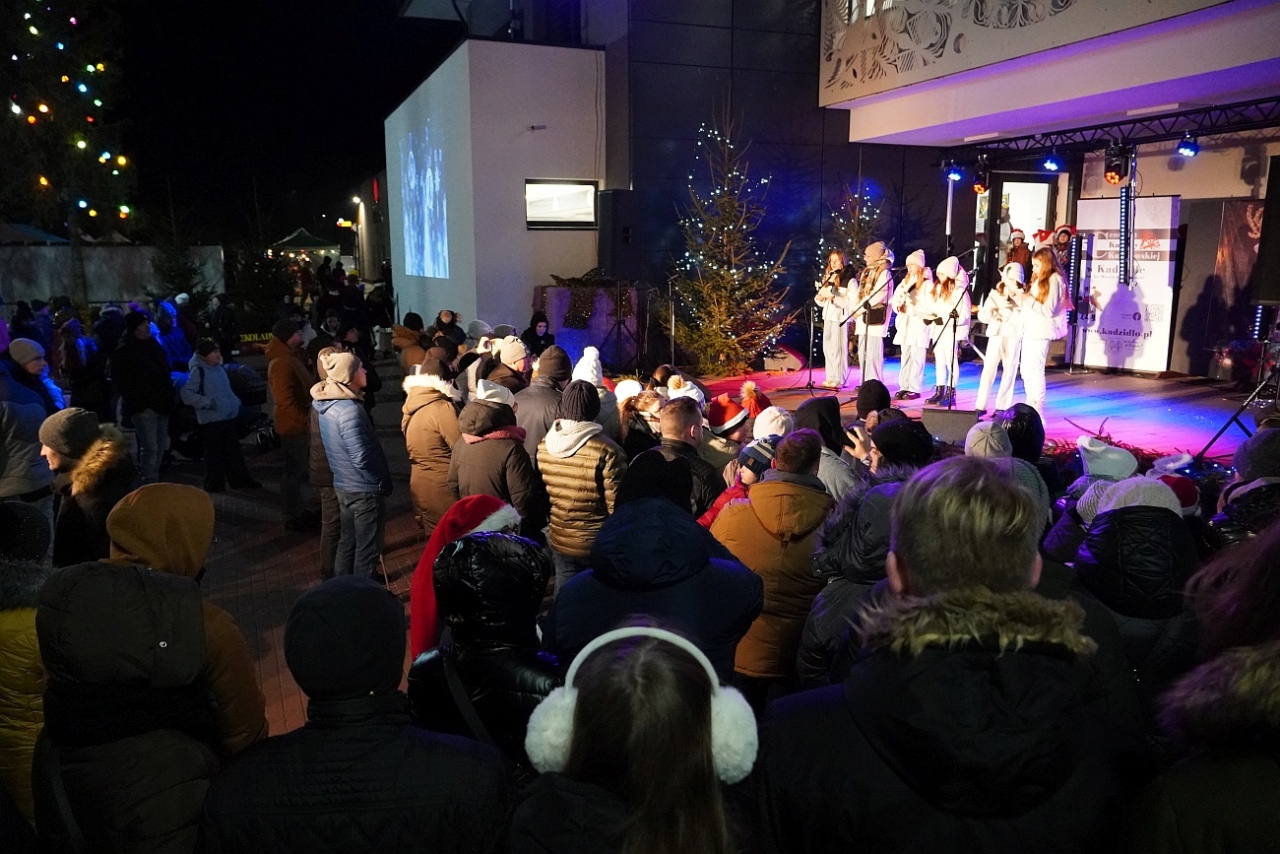 Jarmark Bożonarodzeniowy w Kadzidle [14.12.2024] - zdjęcie #51 - eOstroleka.pl