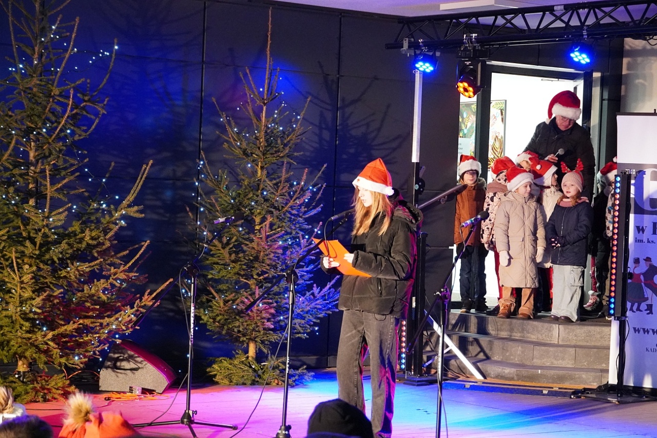 Jarmark Bożonarodzeniowy w Kadzidle [14.12.2024] - zdjęcie #48 - eOstroleka.pl