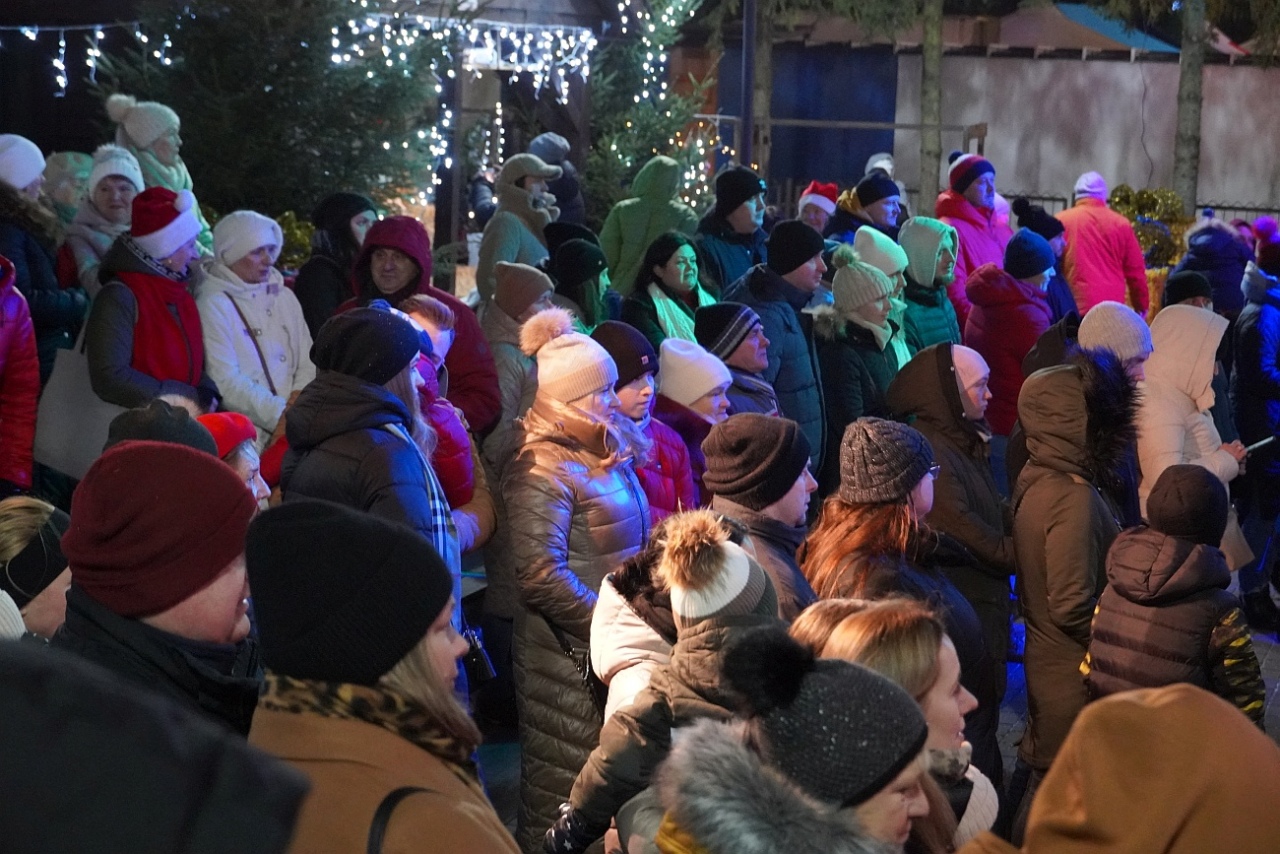 Jarmark Bożonarodzeniowy w Kadzidle [14.12.2024] - zdjęcie #40 - eOstroleka.pl
