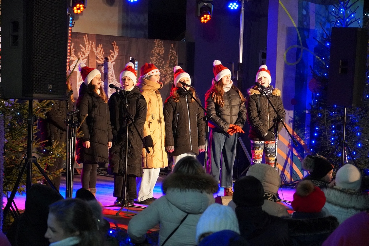 Jarmark Bożonarodzeniowy w Kadzidle [14.12.2024] - zdjęcie #34 - eOstroleka.pl