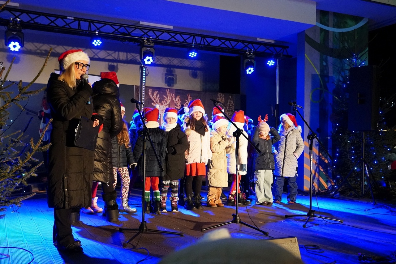 Jarmark Bożonarodzeniowy w Kadzidle [14.12.2024] - zdjęcie #30 - eOstroleka.pl