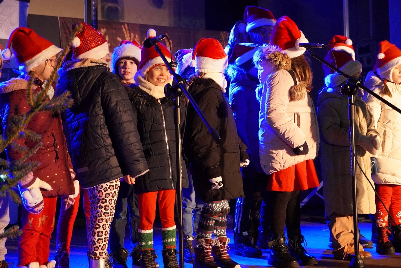 Jarmark Bożonarodzeniowy w Kadzidle [14.12.2024] - zdjęcie #24 - eOstroleka.pl