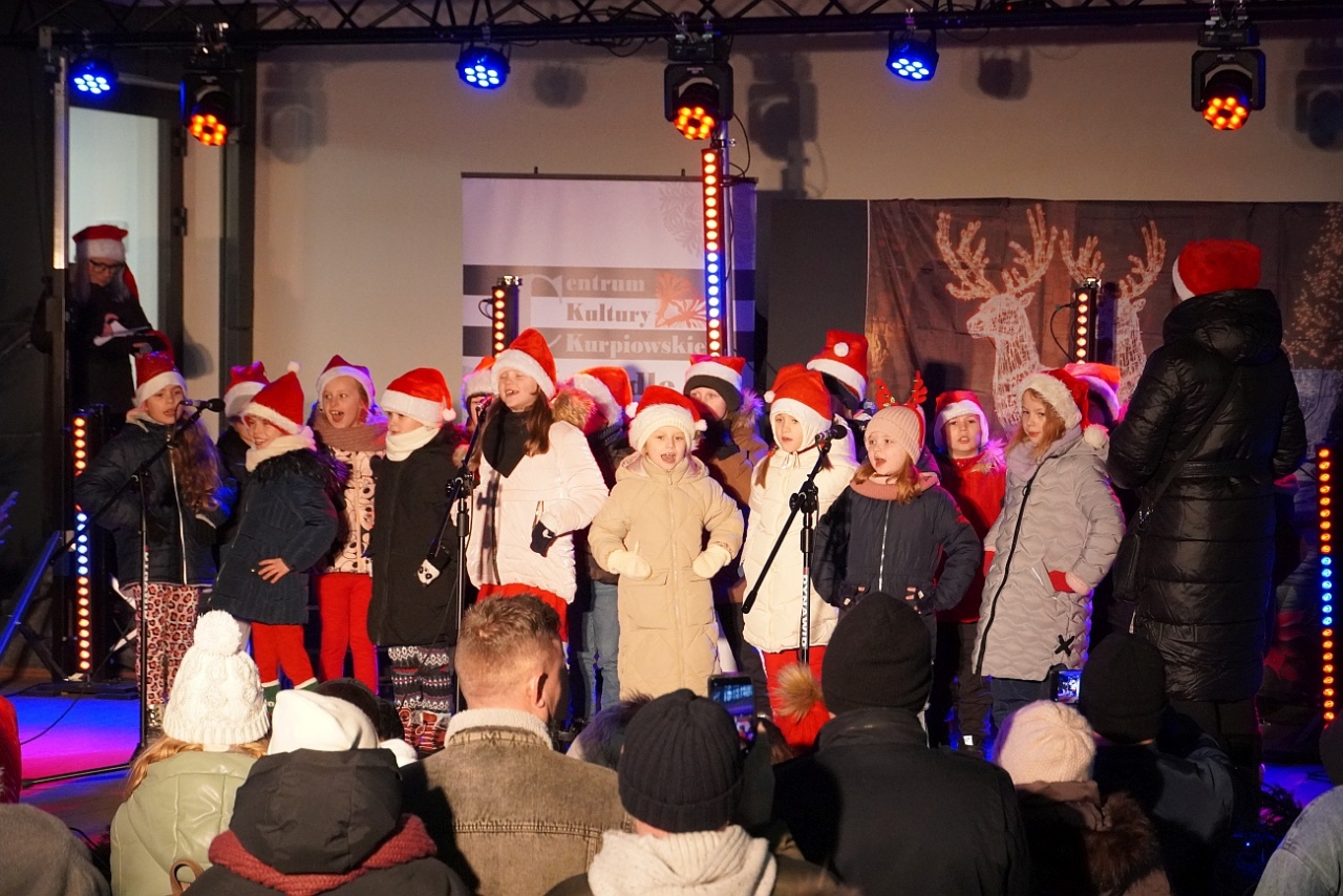 Jarmark Bożonarodzeniowy w Kadzidle [14.12.2024] - zdjęcie #17 - eOstroleka.pl