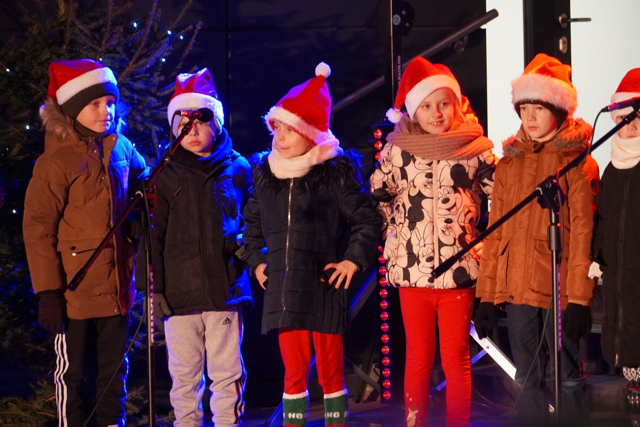 Jarmark Bożonarodzeniowy w Kadzidle [14.12.2024] - zdjęcie #15 - eOstroleka.pl