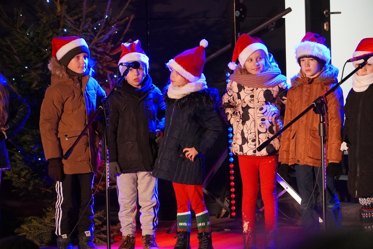 Jarmark Bożonarodzeniowy w Kadzidle [14.12.2024] - zdjęcie #14 - eOstroleka.pl
