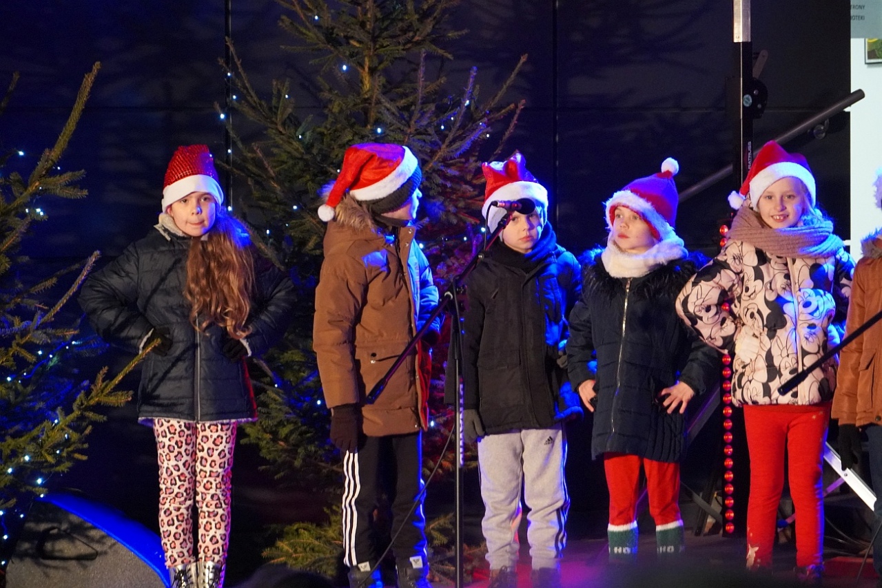 Jarmark Bożonarodzeniowy w Kadzidle [14.12.2024] - zdjęcie #13 - eOstroleka.pl